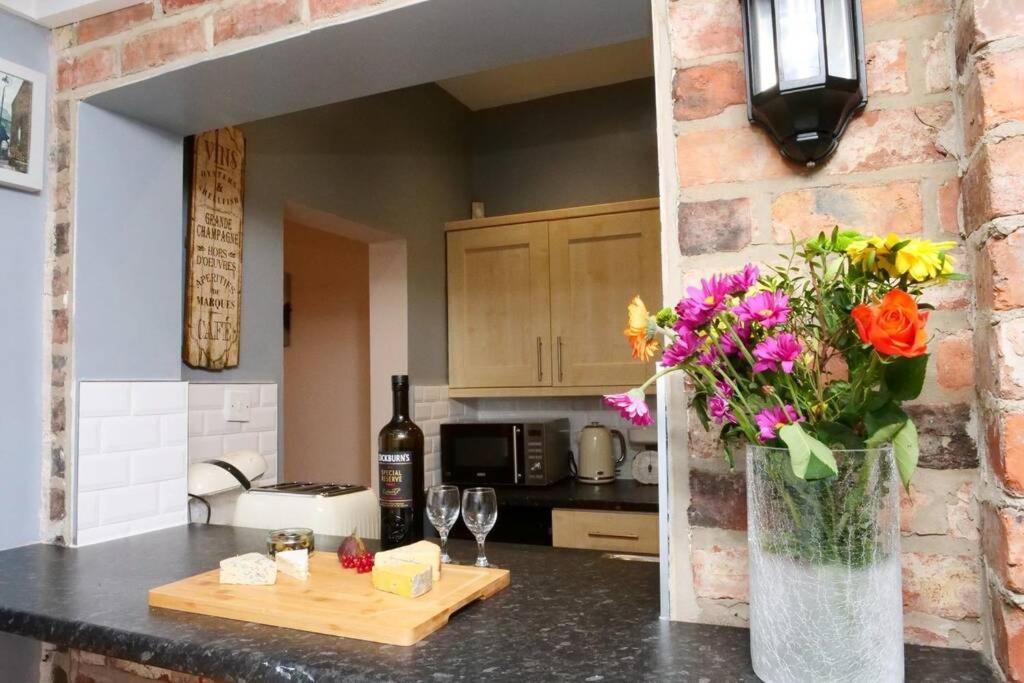 The River Walk House York Villa ภายนอก รูปภาพ
